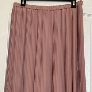 Pleated skirt